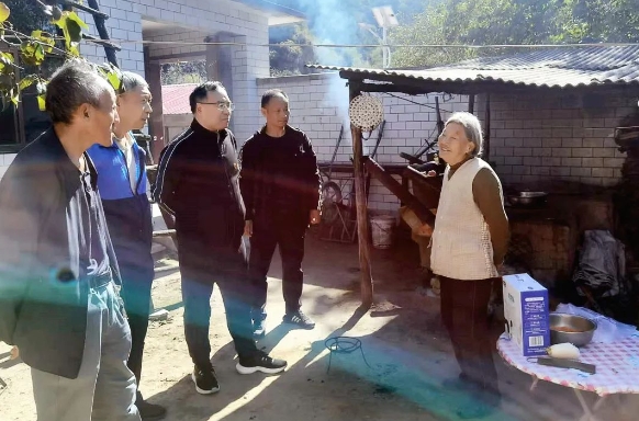 乡村振兴显担当 走亲帮扶暖民心——市五院开展走亲帮扶活动